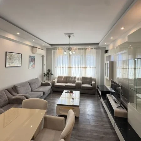 Tirane, shitet apartament 2+1+Ballkon , 93 m² 258.000 € (Kopshti Zoologjik)