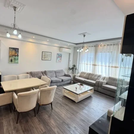 Tirane, shitet apartament 2+1+Ballkon , 93 m² 258.000 € (Kopshti Zoologjik)