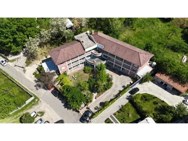 Tirane, jepet me qera hotel, 3- Kate, 901 m² 5.000 € (LINZE)