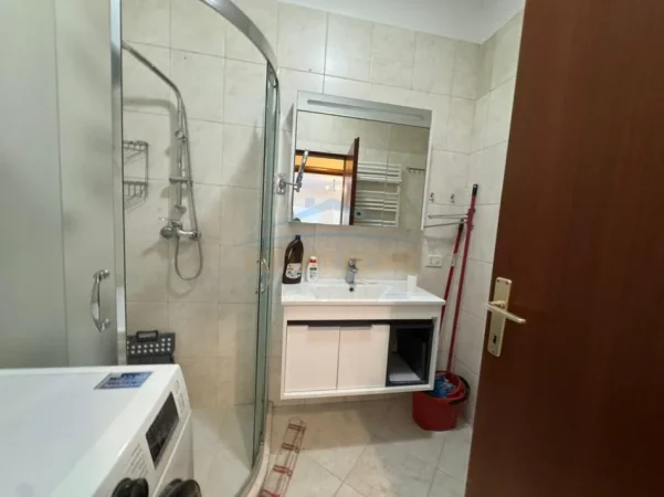 Tirane, shitet apartament 2+1+Ballkon Kati 8, 104 m² 230.000 € (BARRIKADA)