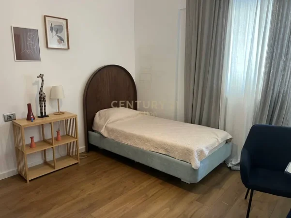 Tirane, jepet me qera apartament 2+1+Ballkon Kati 2, 110 m² 1.000 € (liqeni i thate)