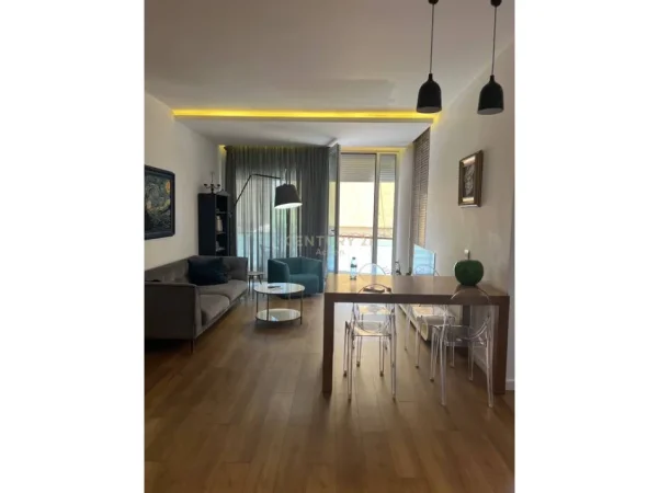 Tirane, jepet me qera apartament 2+1+Ballkon Kati 2, 110 m² 1.000 € (liqeni i thate)