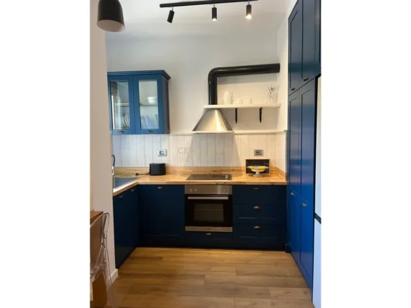 Tirane, jepet me qera apartament 2+1+Ballkon Kati 2, 110 m² 1.000 € (liqeni i thate)