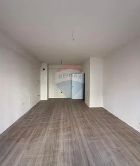 Tirane, jepet me qera apartament 1+1 Kati 1, 75 m² 500 € (Astir ID: 530491012-131)