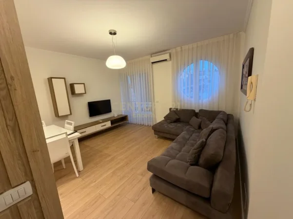 Tirane, jepet me qera apartament 1+1+Ballkon Kati 9, 68 m² 1.000 € (rruga e kosovareve)