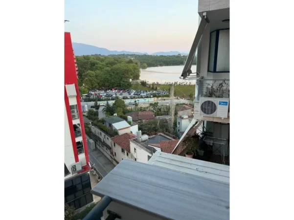 Tirane, jepet me qera apartament 1+1+Ballkon Kati 9, 68 m² 1.000 € (rruga e kosovareve)