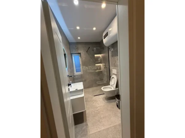 Tirane, jepet me qera apartament 1+1+Ballkon Kati 9, 68 m² 1.000 € (rruga e kosovareve)