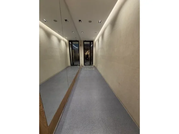 Tirane, jepet me qera apartament 1+1+Ballkon Kati 9, 68 m² 1.000 € (rruga e kosovareve)
