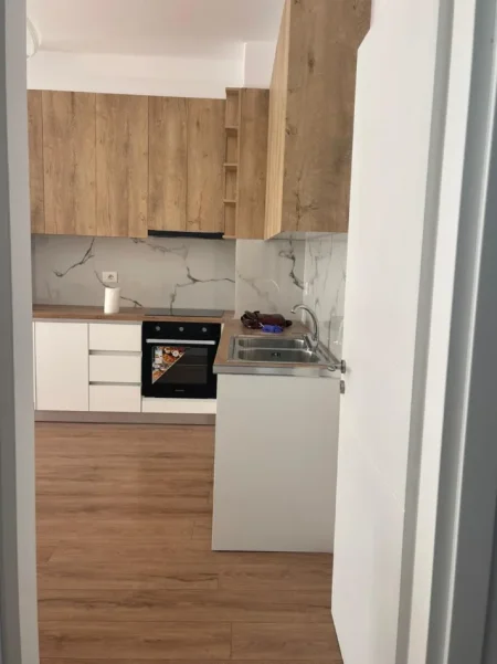 Tirane, jepet me qera apartament 1+1 Kati 4, 75 m² (Sokrat Miho)