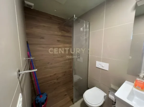 Tirane, jepet me qera apartament 1+1 Kati 1, 56 m² 550 € (liqeni i thate)