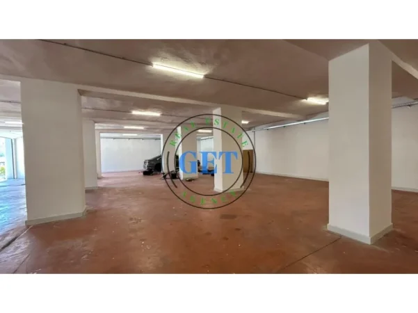 Durres, jepet me qera ambjent biznesi Kati 2, 400 m² 2.500 € (Shkozet)