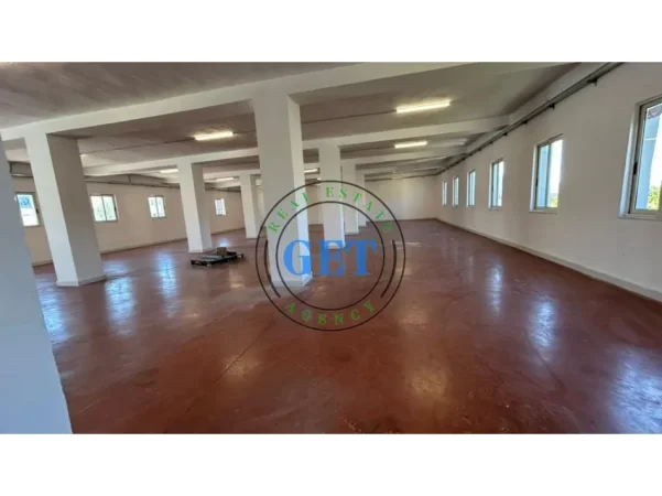 Durres, jepet me qera ambjent biznesi Kati 2, 400 m² 2.500 € (Shkozet)