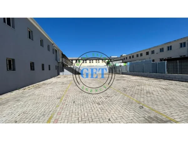 Durres, jepet me qera ambjent biznesi Kati 2, 400 m² 2.500 € (Shkozet)