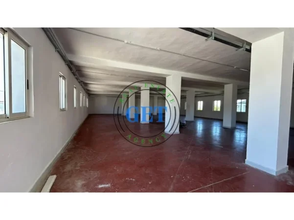Durres, jepet me qera ambjent biznesi Kati 2, 400 m² 2.500 € (Shkozet)