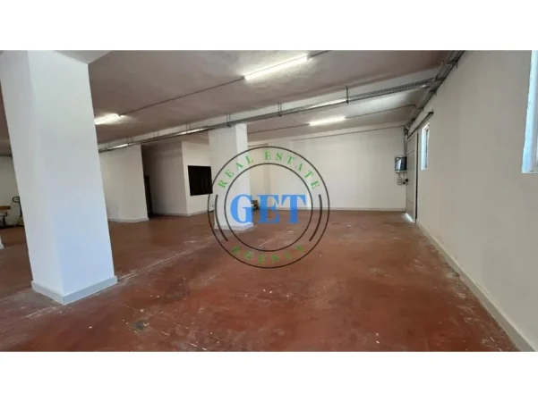 Durres, jepet me qera ambjent biznesi Kati 2, 400 m² 2.500 € (Shkozet)