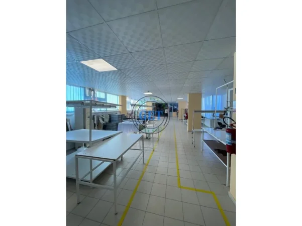 Durres, jepet me qera ambjent biznesi Kati 2, 1.300 m² 5.000 € (Ish Kënet)