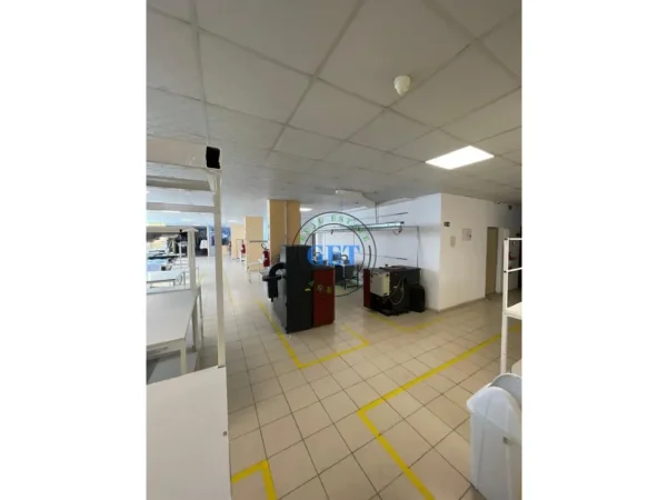 Durres, jepet me qera ambjent biznesi Kati 2, 1.300 m² 5.000 € (Ish Kënet)