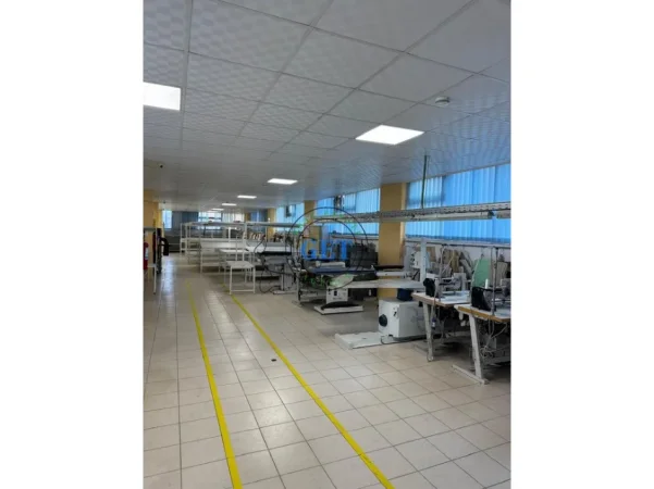 Durres, jepet me qera ambjent biznesi Kati 2, 1.300 m² 5.000 € (Ish Kënet)