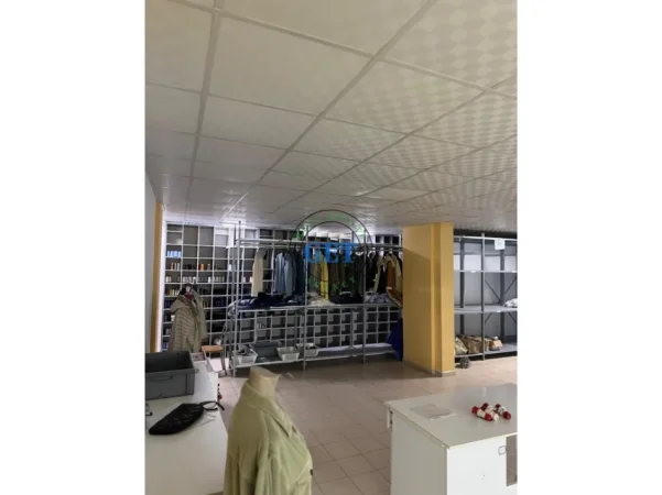 Durres, jepet me qera ambjent biznesi Kati 2, 1.300 m² 5.000 € (Ish Kënet)