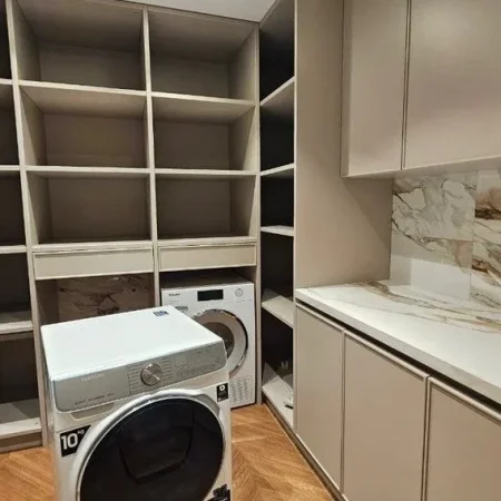 Tirane, jepet me qera Vile 3 Katshe , 360 m² 5.000 € (TEG)