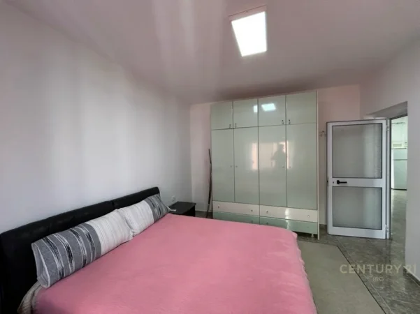 Tirane, jepet me qera apartament 2+1 Kati 4, 72 m² 550 € (shkolla e bashkuar)