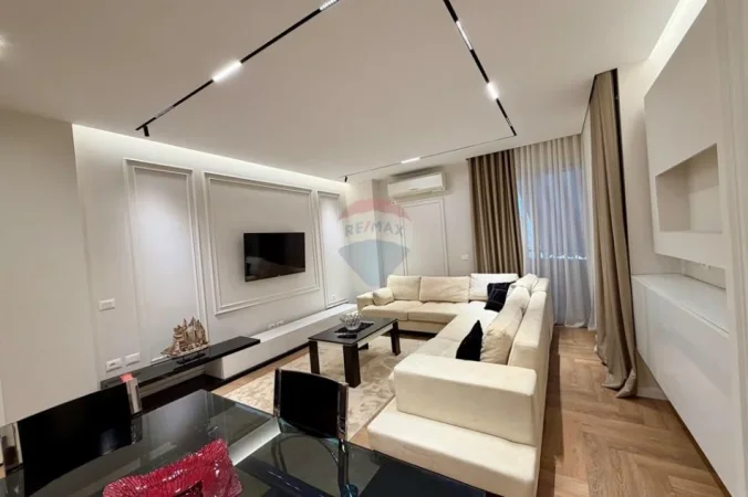 Tirane, jepet me qera apartament 2+1 Kati 5, 95 m² 945 € (Rruga Hoxha Tasim)