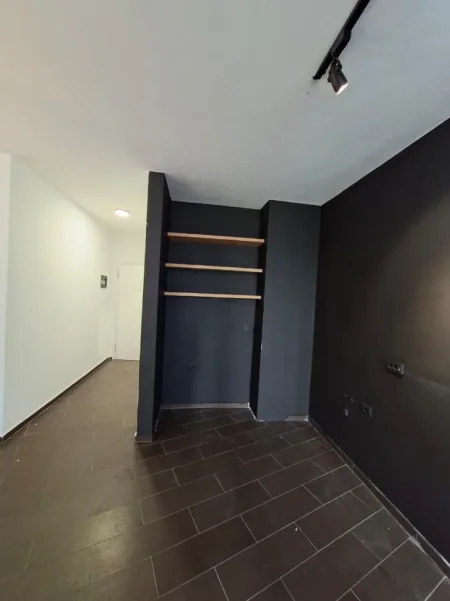 🏠 Me Qera Amb. 75m² (📍Rr. Kosovarëve / Hotel Dinasty )🔥Super vendndodhje || Gati për biznesin tuaj ✨️ 850€ Neto / Muaj 💶