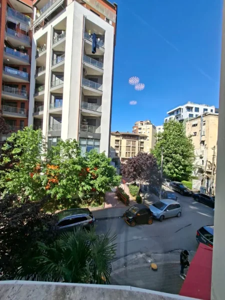 🏠 Me Qera Amb. 75m² (📍Rr. Kosovarëve / Hotel Dinasty )🔥Super vendndodhje || Gati për biznesin tuaj ✨️ 850€ Neto / Muaj 💶
