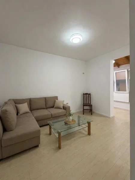 Tirane, jepet me qera apartament 1+1 Kati 1, 60 m² 500 € (Kodra E Diellit 1)