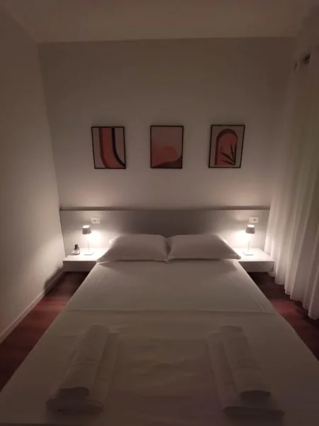 Tirane, jepet me qera apartament 1+1 Kati 1, 60 m² 600 € (Rruga E Durresit)