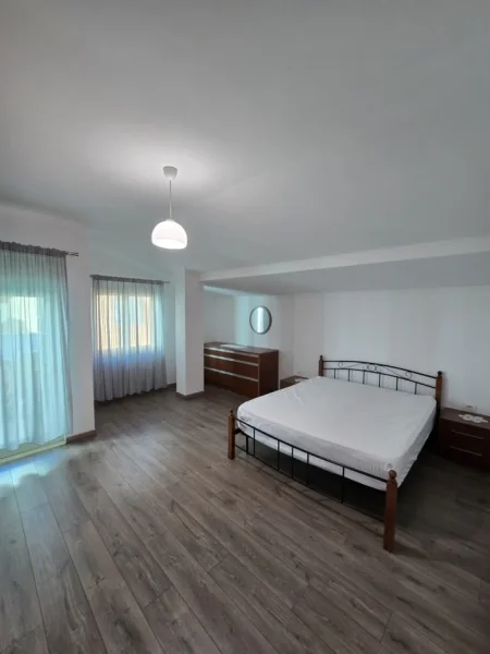 Durres, jepet me qera ambjent biznesi Kati 4, 70 m² 600 € (Dupleks 2 1 Rruga E Durresit)