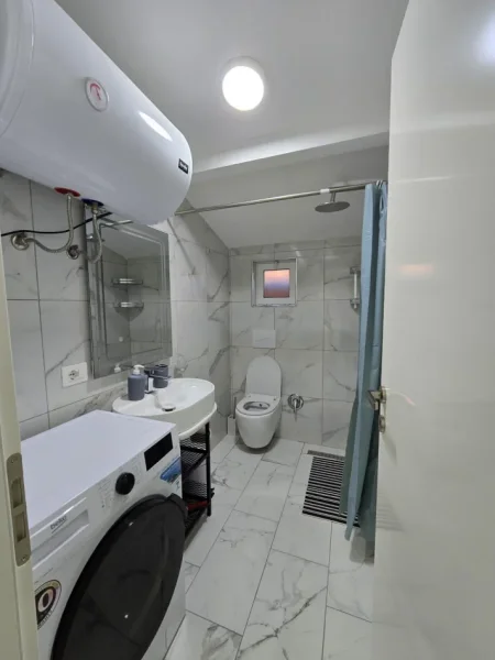 Durres, jepet me qera ambjent biznesi Kati 4, 70 m² 600 € (Dupleks 2 1 Rruga E Durresit)