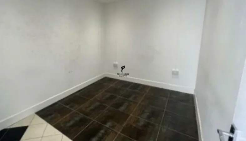 Tirane, jepet me qera dyqan Kati -1, 44 m² 400 € (RRUGA E DURRESIT)