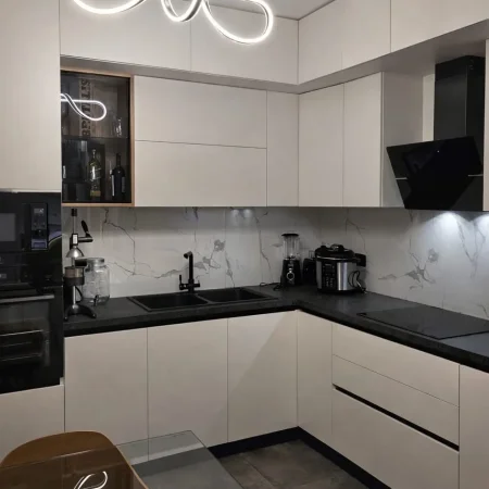 Tirane, shitet apartament 2+1+Ballkon , 112 m² 370.000 € (Komuna e Parisit)