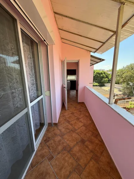 Tirane, jepet me qera apartament 2+1 Kati 3, 85 m² 550 € (Rruga Xhanfize Keko)