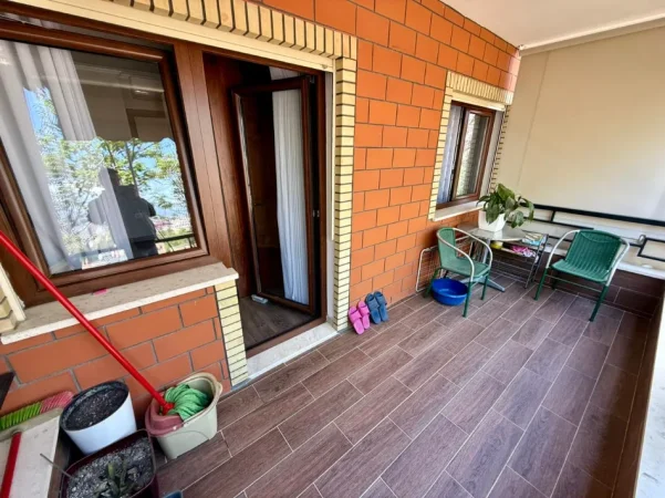 Tirane, shitet apartament 2+1 Kati 2, 205.000 € (kopshti botanik)