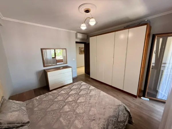 Tirane, shitet apartament 2+1 Kati 2, 205.000 € (kopshti botanik)
