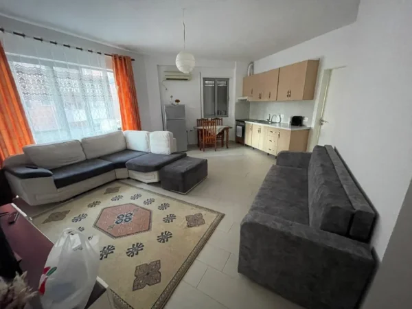 Tirane, jepet me qera apartament 2+1 Kati 1, 85 m² 400 € (Selite)