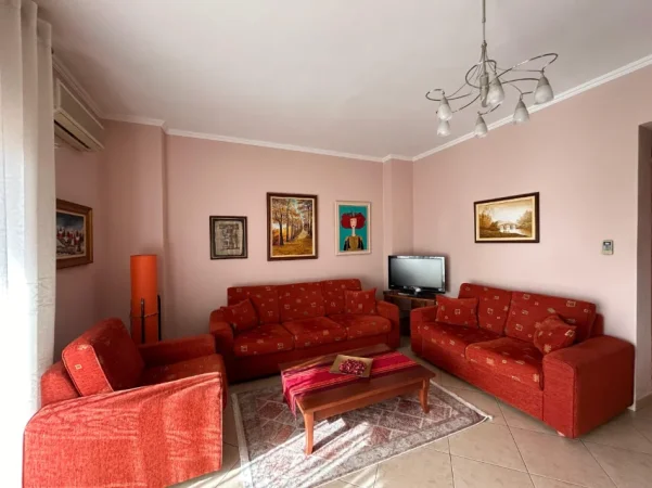 Tirane, jepet me qera apartament 1+1 Kati 10, 70 m² 800 € (Qender , sheshi skenderbej)
