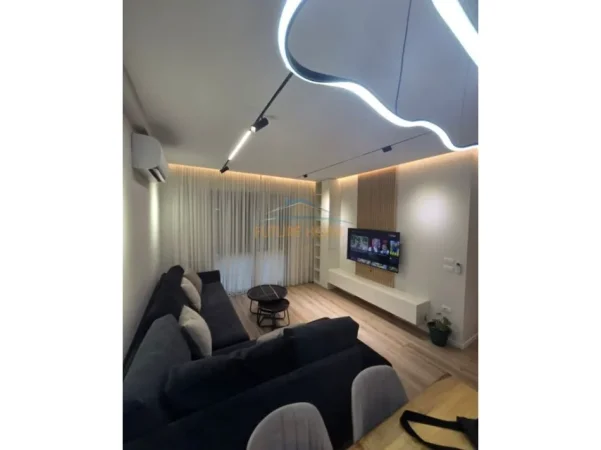 Tirane, shitet apartament 2+1+Ballkon , 250.000 € (PORCELAN)