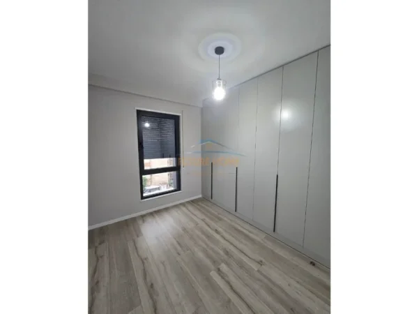 Tirane, shitet apartament 2+1+Ballkon , 250.000 € (PORCELAN)