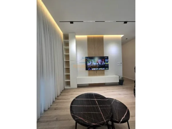 Tirane, shitet apartament 2+1+Ballkon , 250.000 € (PORCELAN)