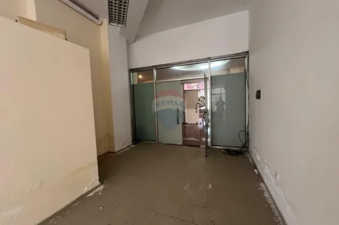 Vlore, shitet dyqan Kati 2, 38 m² (Bulevardi Ismail Qemali,pran Conad, Vlore)