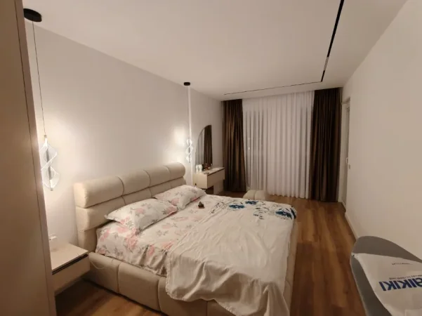 Tirane, shitet apartament 2+1+Ballkon Kati 8, 96 m² 145.000 € (Univers City)