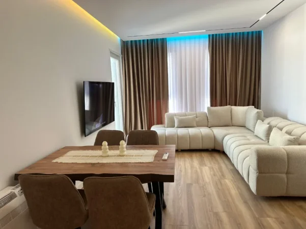 Tirane, shitet apartament 2+1+Ballkon Kati 8, 96 m² 145.000 € (Univers City)