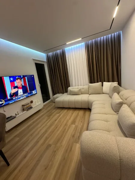 Tirane, shitet apartament 2+1+Ballkon Kati 8, 96 m² 145.000 € (Univers City)