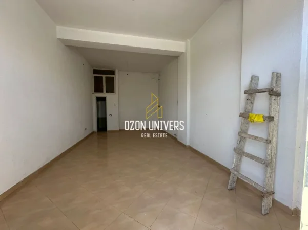 Tirane, jepet me qera ambjent biznesi Kati 0, 110 m² 600 € (Rruga Hito Cako,Astir)