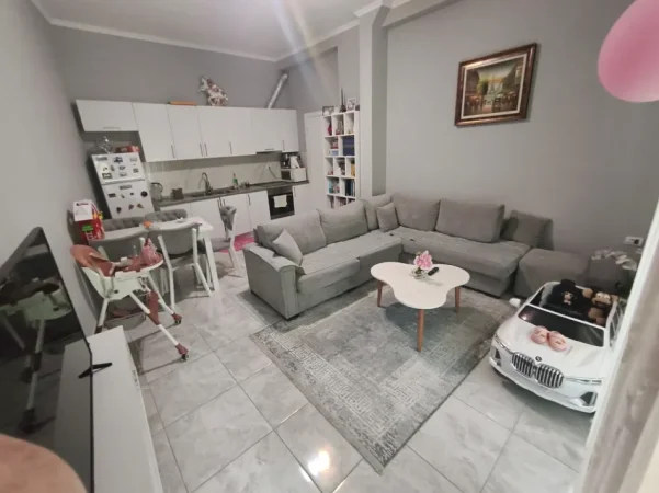 Tirane, shitet apartament 2+1+Ballkon Kati 3, 83 m² 128.000 € (Fresk)