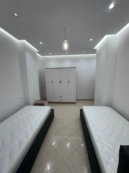Tirane, jepet me qera apartament 2+1+Ballkon Kati 2, 110 m² 600 € (astir)
