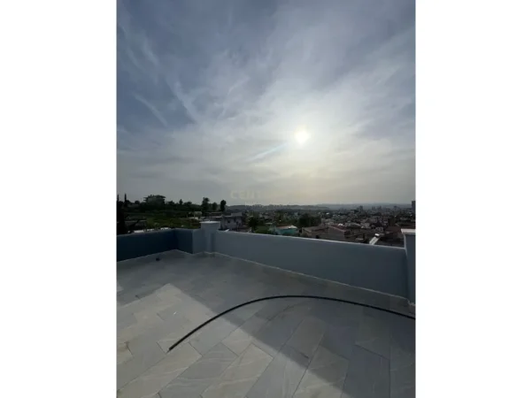 Tirane, jepet me qera apartament 1+1+Ballkon Kati 3, 110 m² 600 € (Liqeni i Farkes)